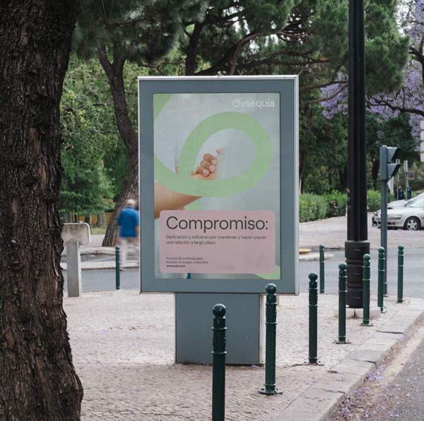 Cartel con comunicación exterior